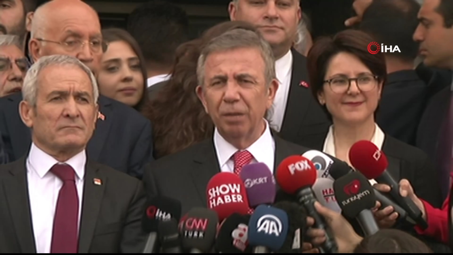 Serokê Şarawaniya Bajarê Enqerê yê CHPê, 15 kampanyên nêzîk ji AKPê û MHPê hilweşand